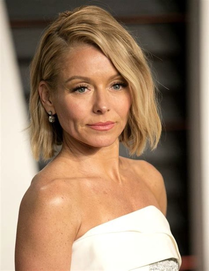 Kelly Ripa at 2015 Vanity Fair Oscar Party