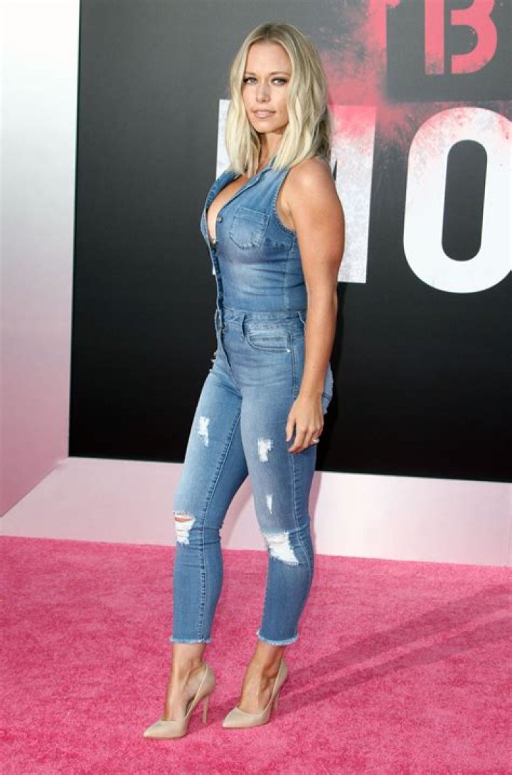 Kendra Wilkinson at the premiere of "Kendra on Top" and "Driven to Love" in California in April 2016