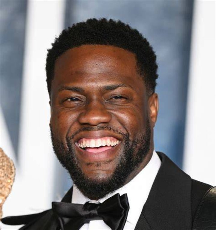 Kevin Hart has a nice body to show off