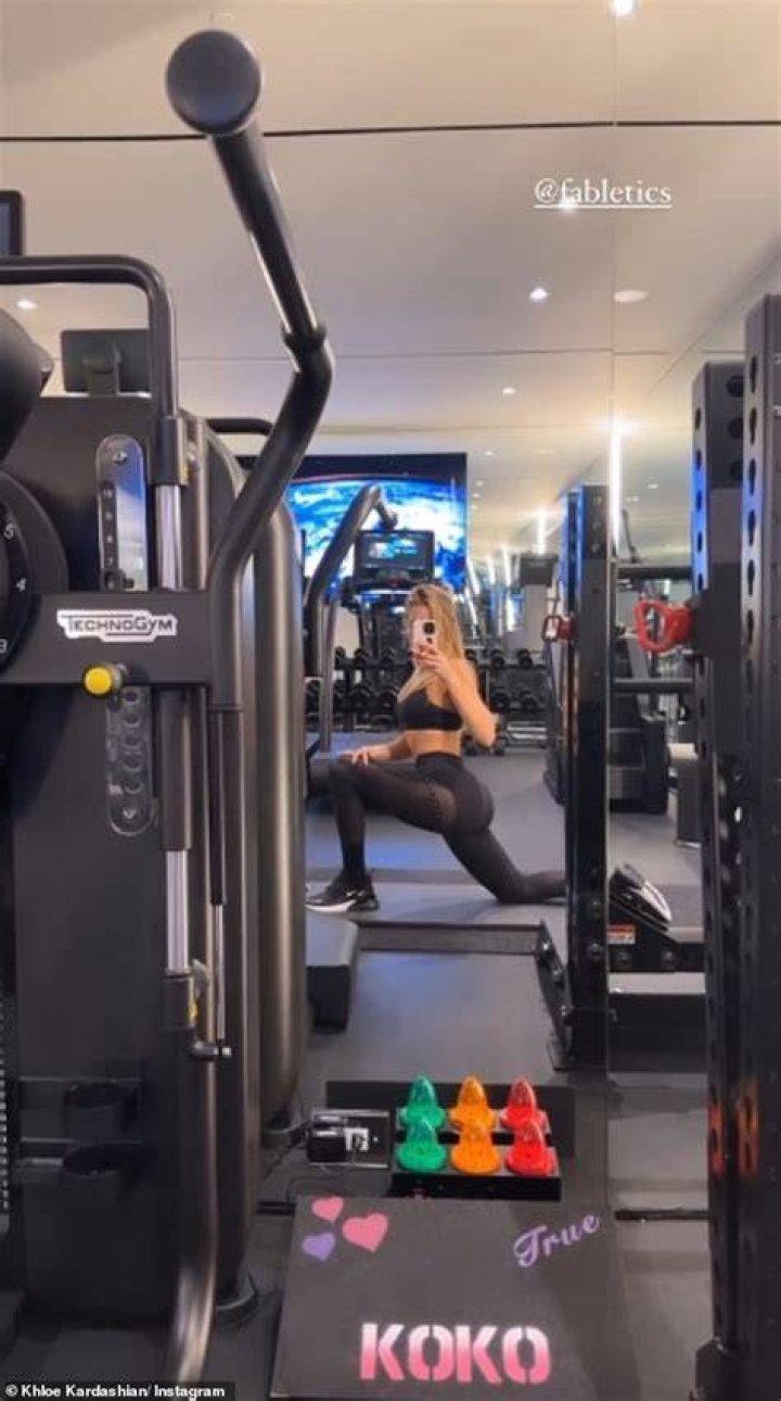 Khloe Kardashian gym mirror selfie in July 2021