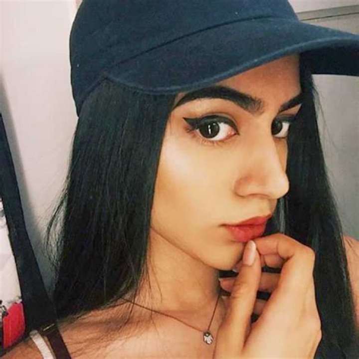 Khushi Kapoor selfie headshot