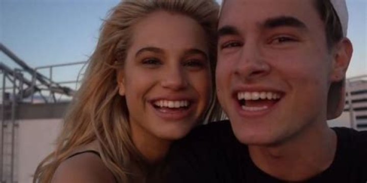 Kian Lawley and Meredith Mickelson at the Los Angeles Lakers game in 2017