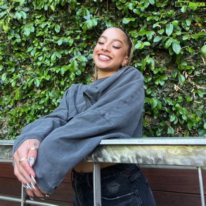 Kiana Led&eacute; in an Instagram selfie from May 2020