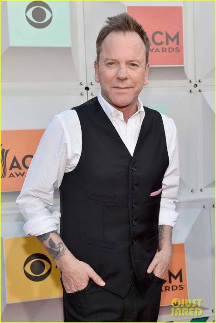 Kiefer Sutherland at 2016 ACM Awards