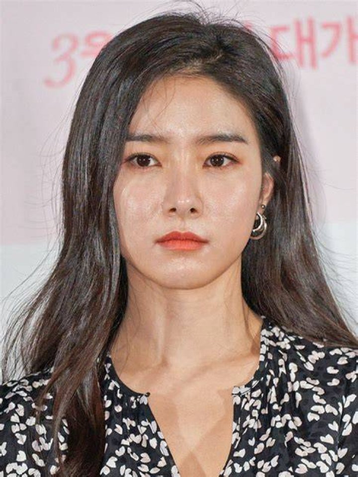Kim So-eun as seen during an event in 2011