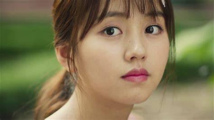 Kim So-hyun as seen in a picture that was taken with her dog Mongsook in August 2020