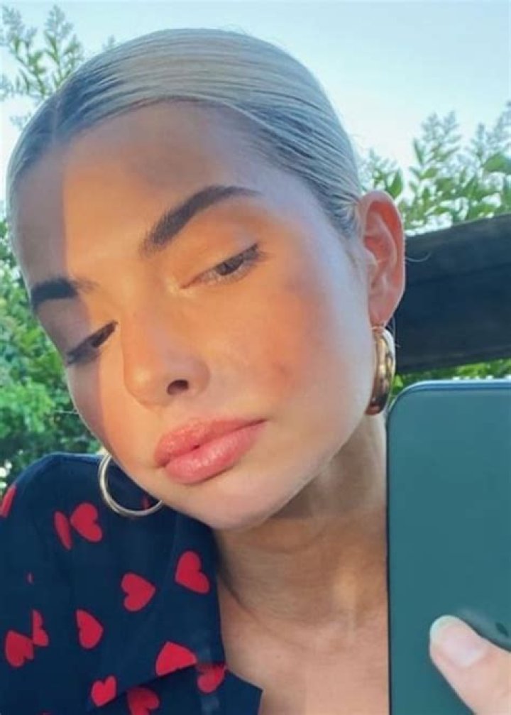 Kit Keenan in July 2020 announcing mirror selfies to have become her thing