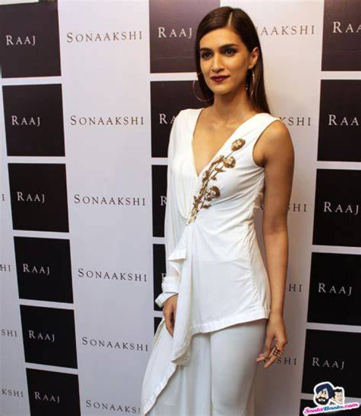 Kriti Sanon at Sonaakshi Raaj's Show in May 2014
