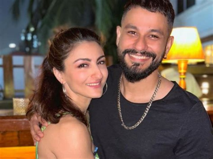 Kunal Khemu and Soha Ali Khan in a selfie in July 2016