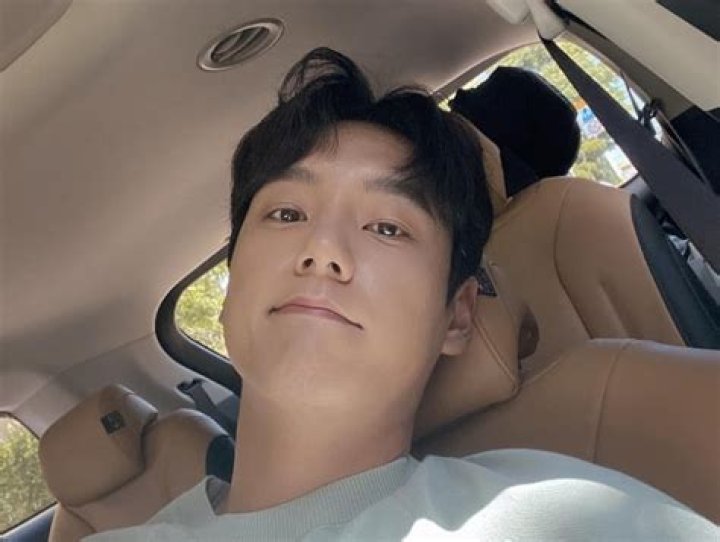 Kwak Si-yang as seen while taking a car selfie in May 2021