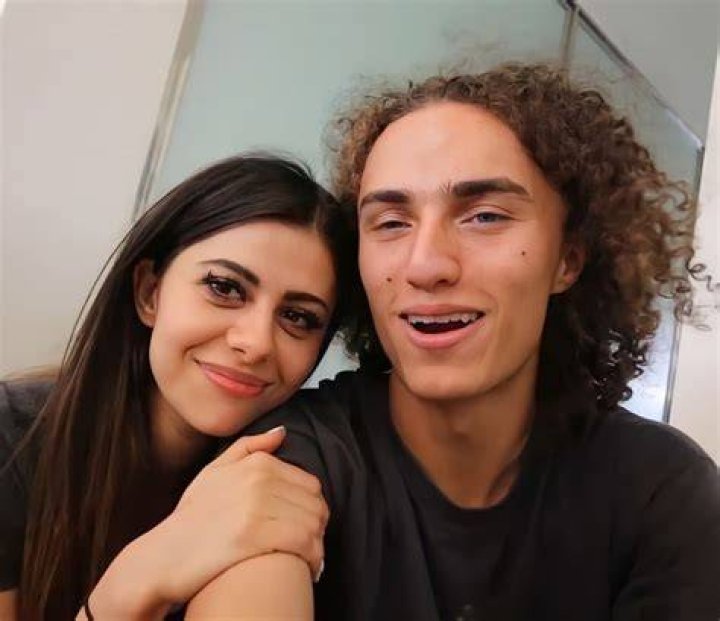 Kwebbelkop and Azzy in an Instagram selfie in October 2017