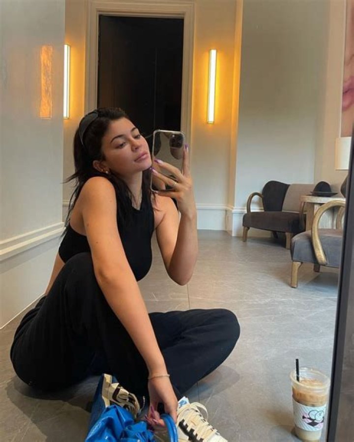 Kylie Jenner in a mirror selfie with Jordyn Woods