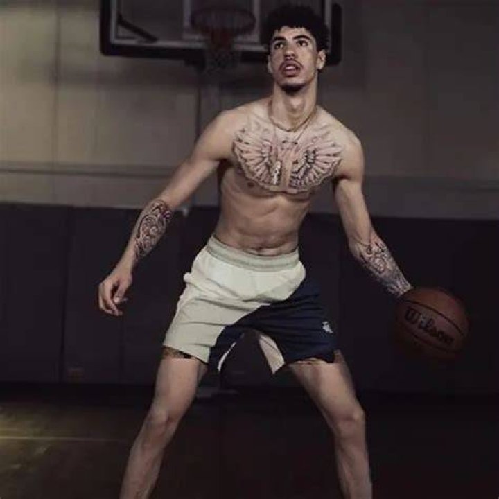LaMelo Ball shirtless with his 2 dogs in May 2018