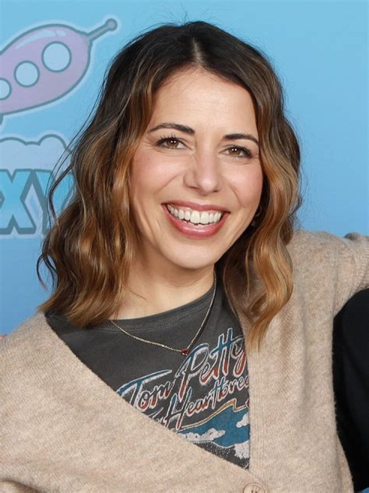 Laura Bailey smiling in a picture alongside Travis Willingham in September 2009