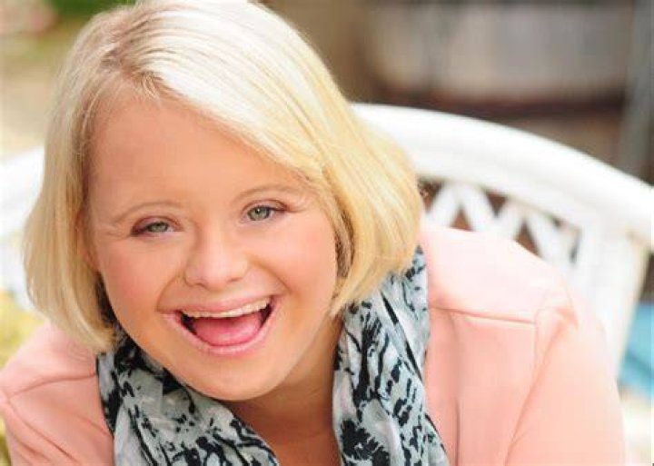 Lauren Potter smiling for a picture in Chicago, Illinois in July 2018