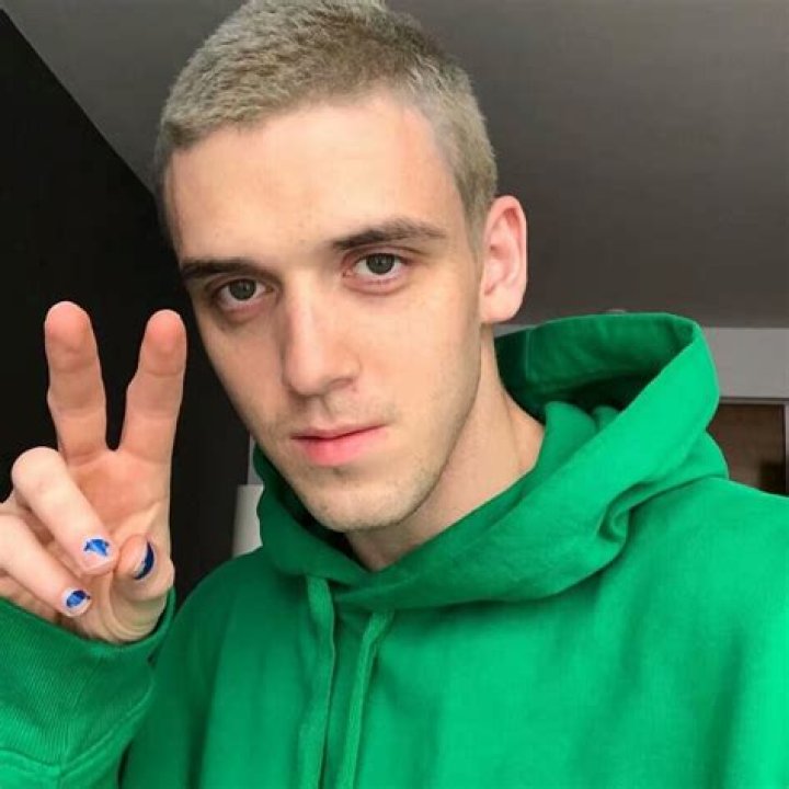 Lauv in a selfie in August 2018