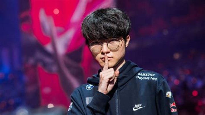 League of Legends player Faker (en_Lee Sang-hyeok) at the en_League of Legends World Championship