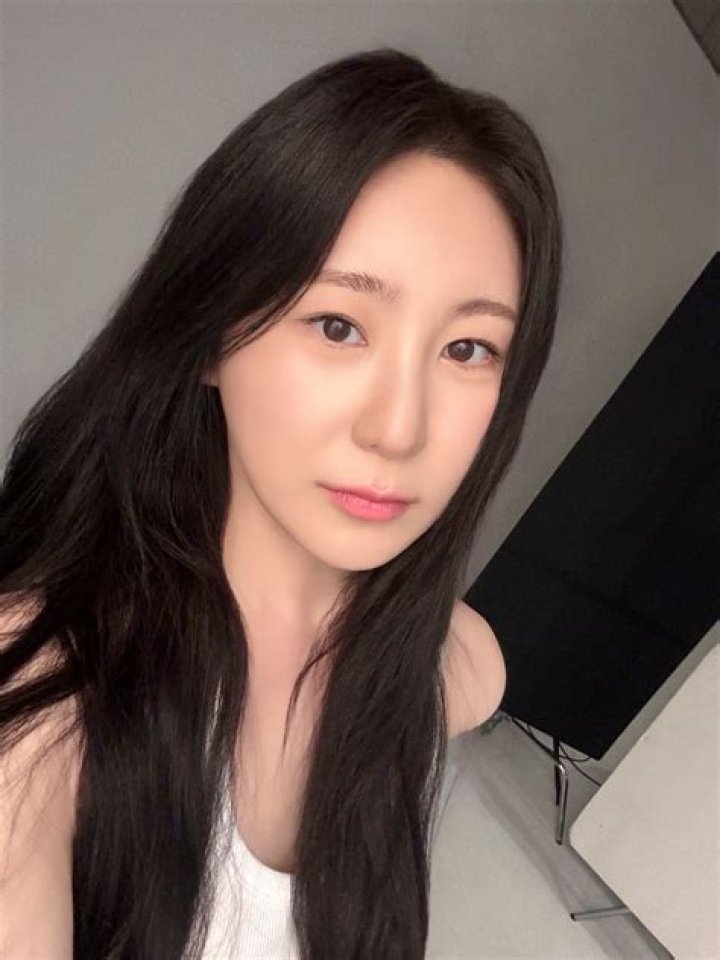 Lee Chaeyeon as seen in January 2019