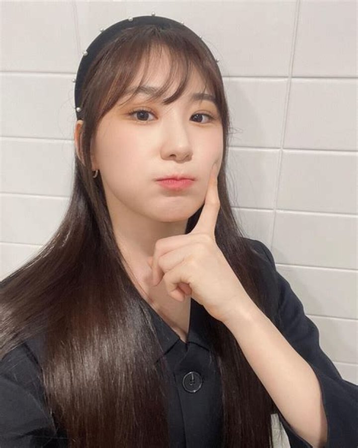 Lee Chaeyeon in an Instagram selfie as seen in December 2018