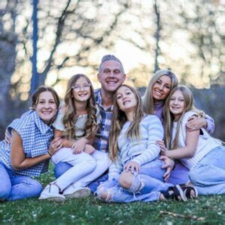 (Left to Right) Khyl Shumway, Lexi Shumway, London Shumway, Taylor Shumway, Michelle Shumway, and Brighton Shumway