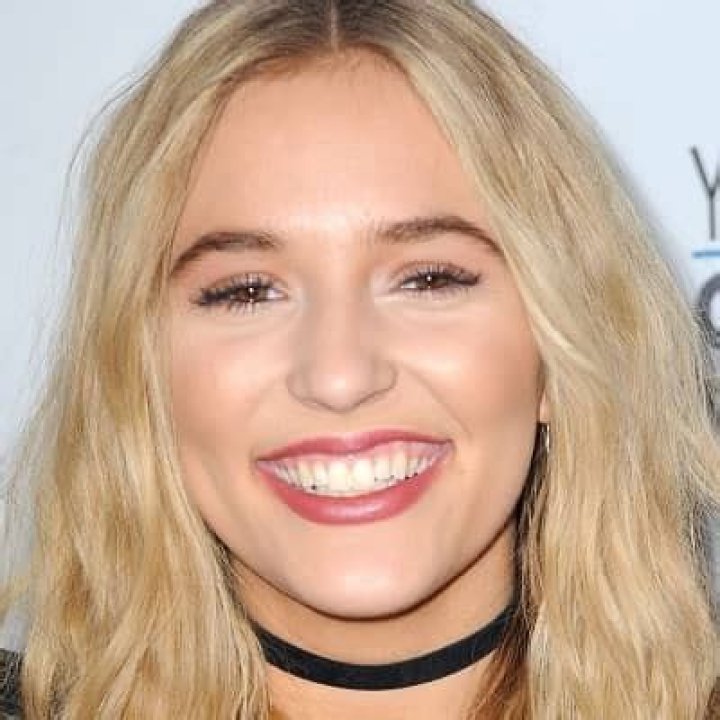 Lennon Stella's big smile in a selfie in April 2017