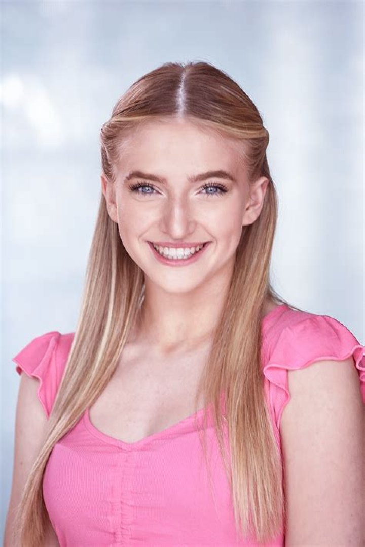 Lilly Bartlam smiling for a picture in Scottsdale, Arizona in August 2019