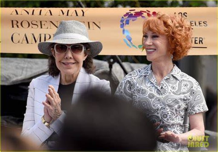 Lily Tomlin with Kathy Griffin (Left) in November 2010