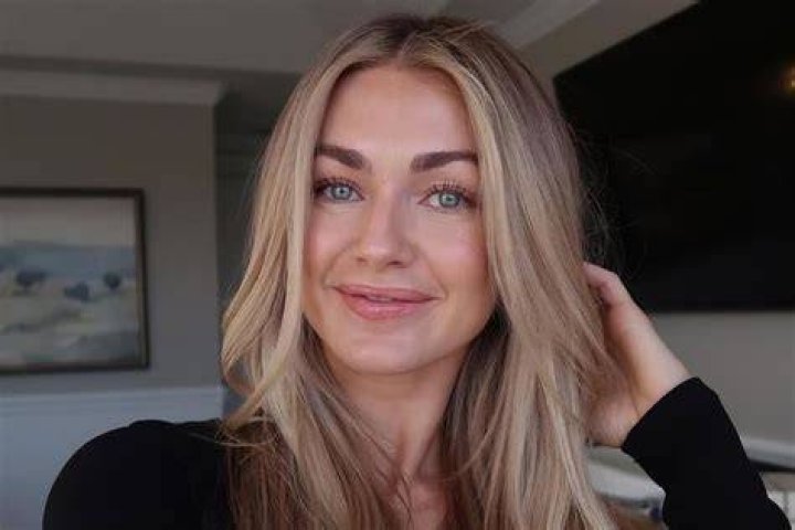 Lindsay Arnold going to the DWTS Studio in Hollywood in October 2015