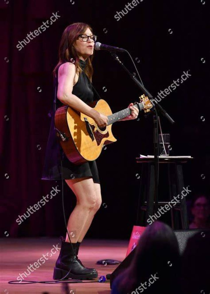 Lisa Loeb performing live at Saint Rocke in April 2015