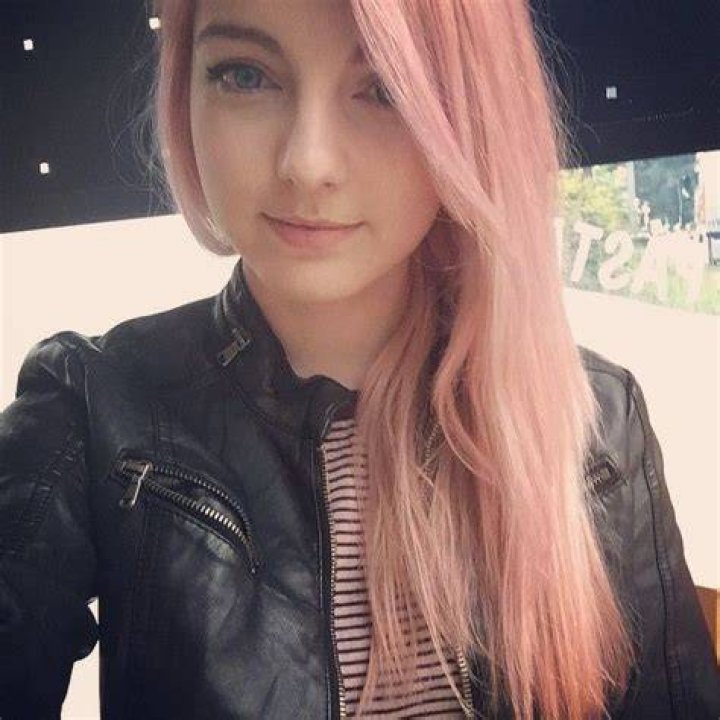 Lizzie LDShadowLady in an Instagram selfie as seen in June 2018