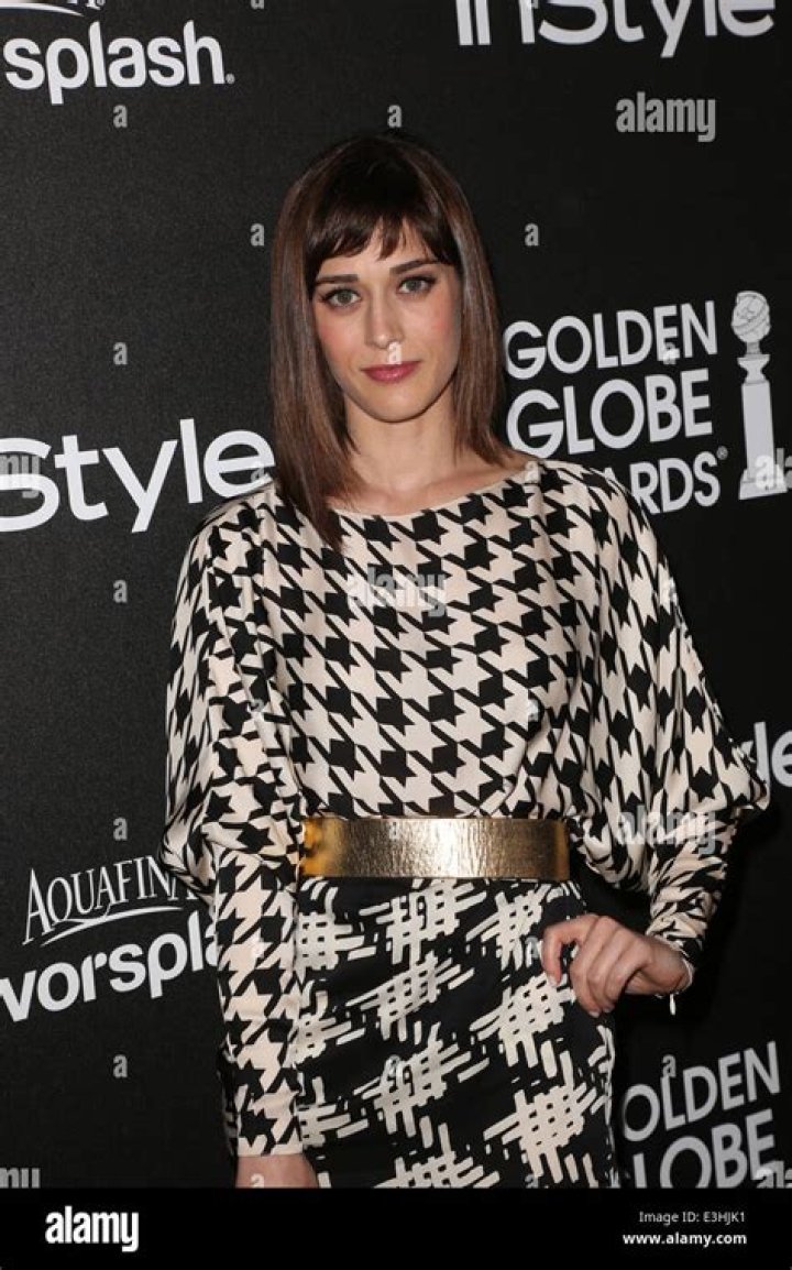 Lizzy Caplan in HFPA 2014 Golden Globe Awards