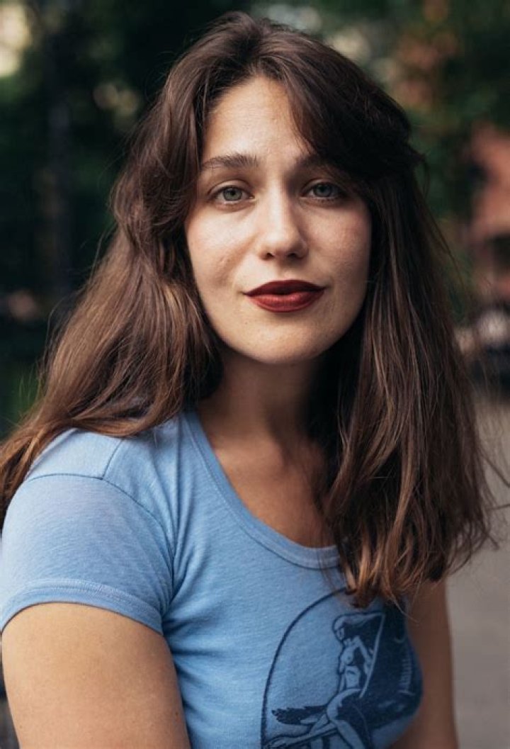 Lola Kirke posing with a furry dog in December 2018