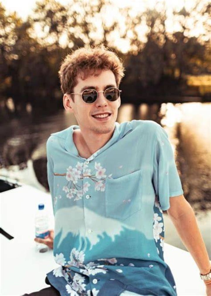 Lost Frequencies in an Instagram selfie as seen in April 2019