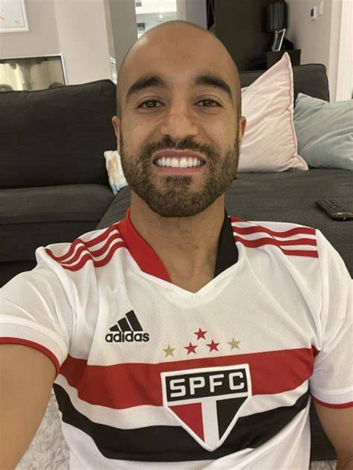 Lucas Moura in a selfie with his family as seen in June 2018