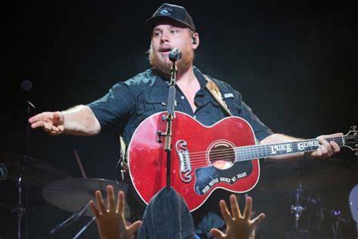 Luke Combs in an Instagram post as seen in November 2018
