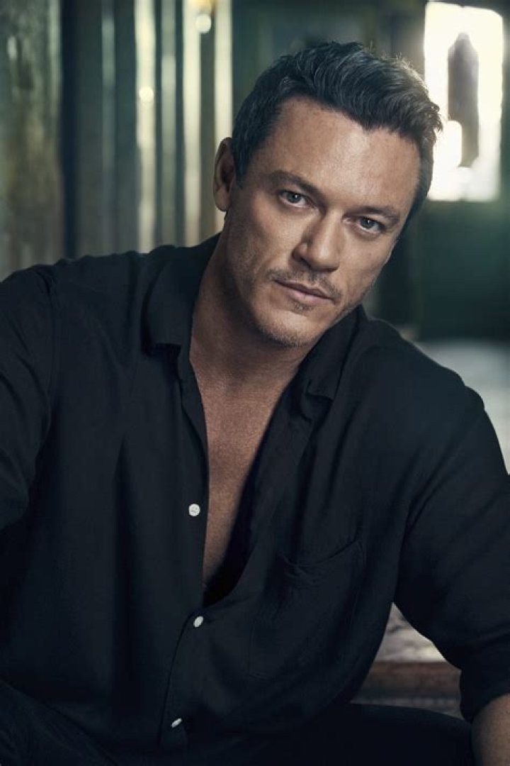 Luke Evans in spectacles