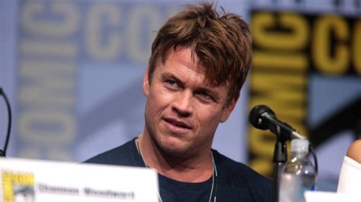 Luke Hemsworth speaking at the San Diego Comic-Con International in 2017