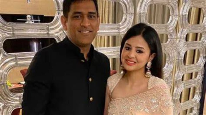 m s dhoni wife sakshi rawat