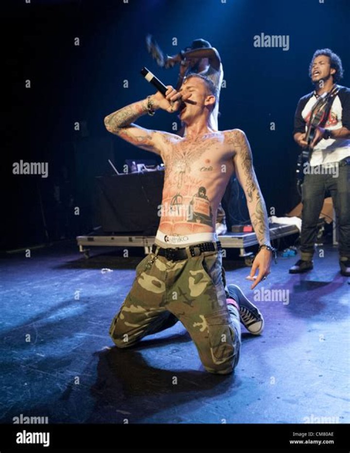 Machine Gun Kelly shirtless performing at the 2015 iHeartRadio Music Festival