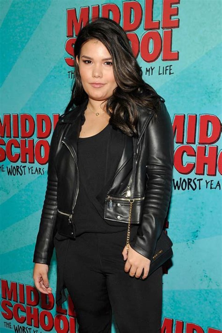 Madison De La Garza with her older sister Demi Lovato in 2011