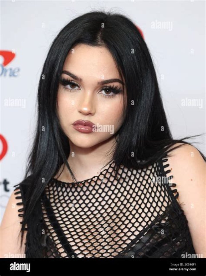 Maggie Lindemann's mirror selfie in April 2023