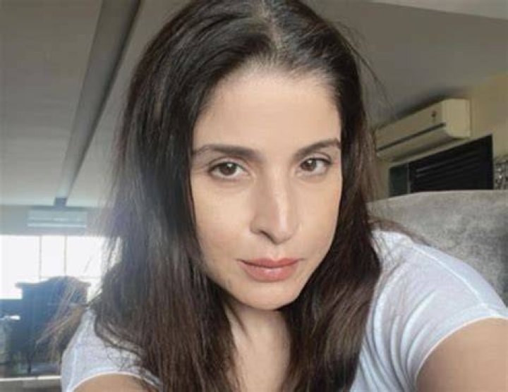 Maheep Kapoor sharing a Friday selfie in January 2022