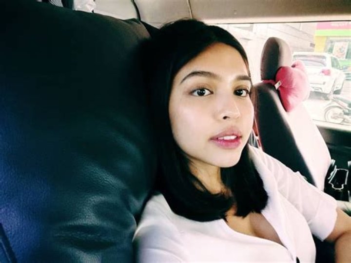 Maine Mendoza in a selfie as seen in December 2015