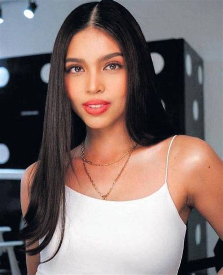 Maine Mendoza in an Instagram selfie as seen in November 2015