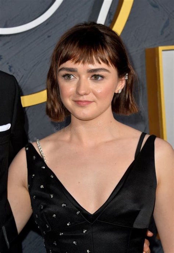 Maisie Williams hot
