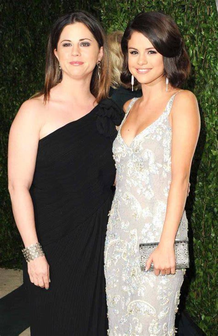 Mandy Teefey and her daughter Selena Gomez in a selfie that was taken in January 2017