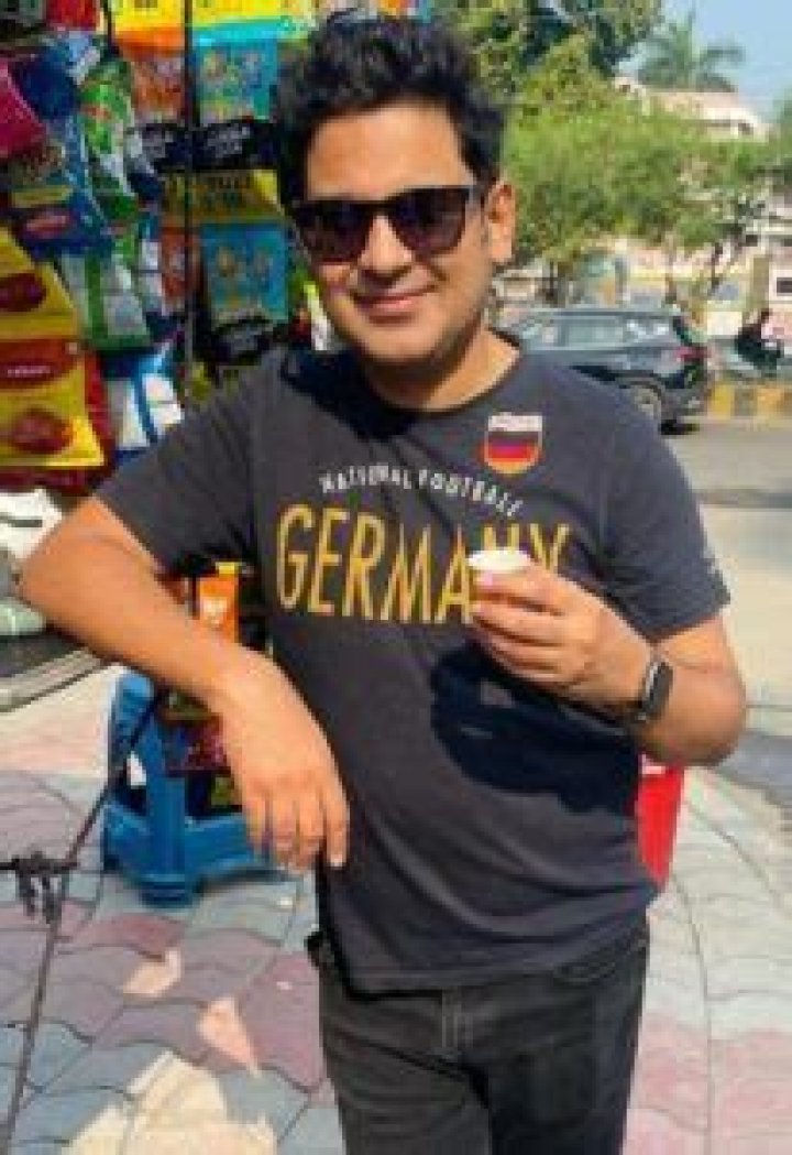 Manoj Muntashir pictured while enjoying a cup of tea in September 2022