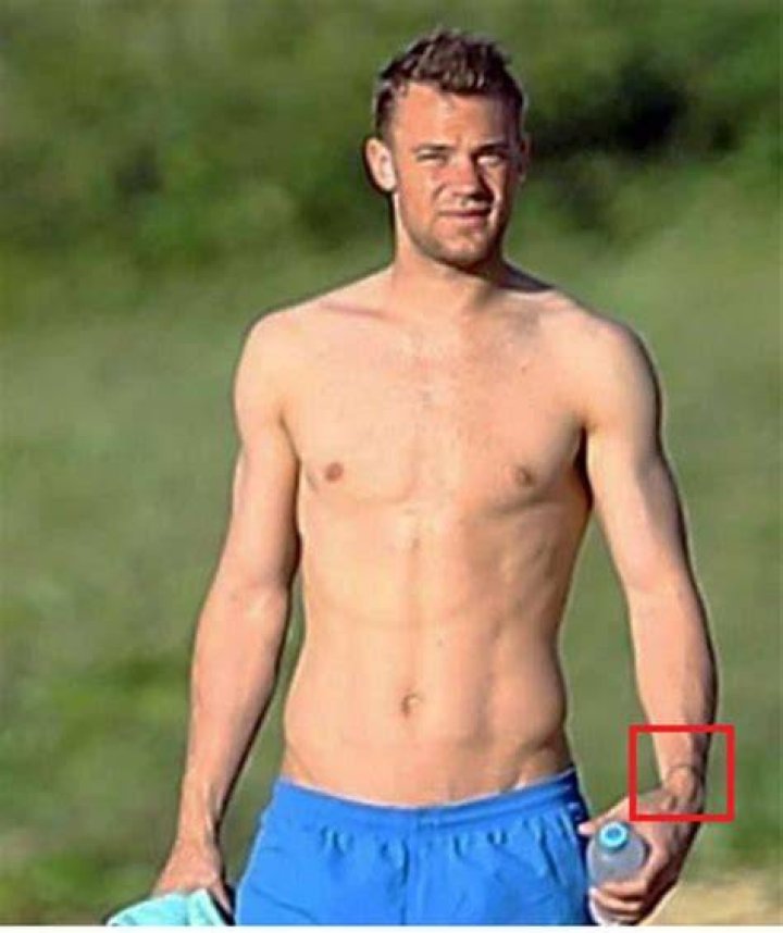 Manuel Neuer shirtless body