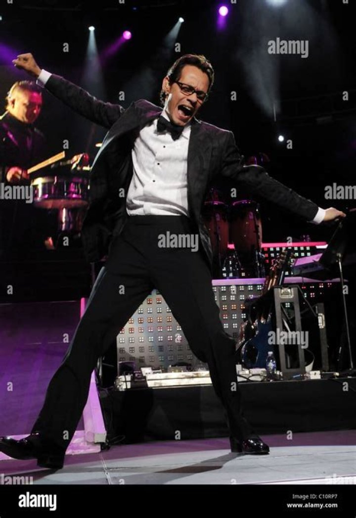Marc Anthony performing at Madison Square Garden on February 6, 2016