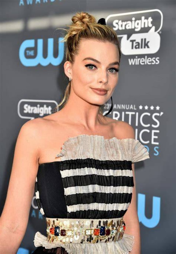 Margot Robbie at Critics Choice Awards 2014